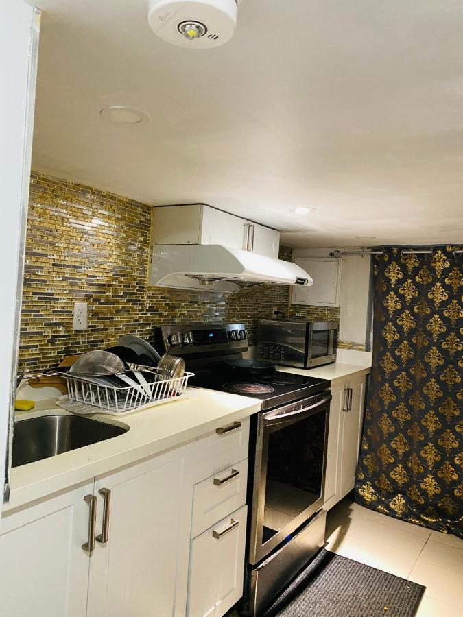 Lovely III 3 Bedrooms Apartment Space Share East York A Room Toronto Buitenkant foto