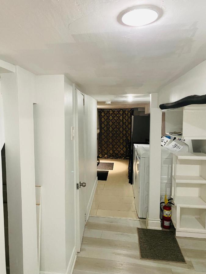 Lovely III 3 Bedrooms Apartment Space Share East York A Room Toronto Buitenkant foto