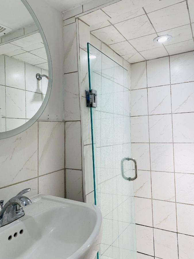 Lovely III 3 Bedrooms Apartment Space Share East York A Room Toronto Buitenkant foto