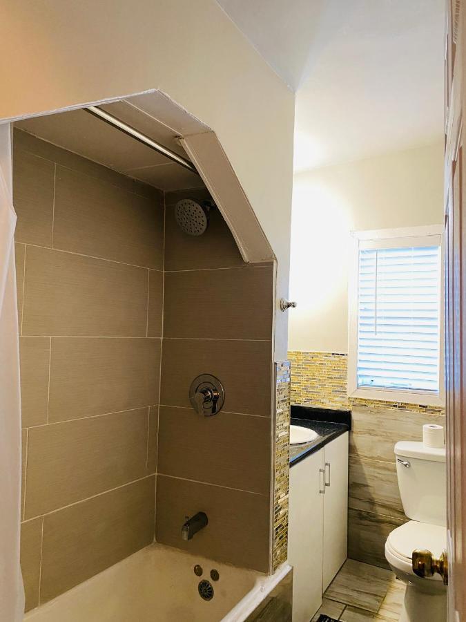 Lovely III 3 Bedrooms Apartment Space Share East York A Room Toronto Buitenkant foto