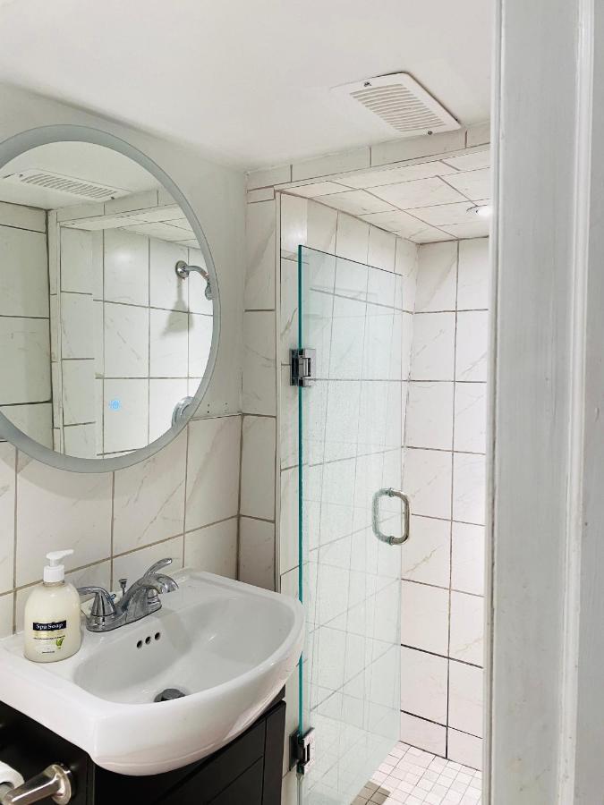 Lovely III 3 Bedrooms Apartment Space Share East York A Room Toronto Buitenkant foto