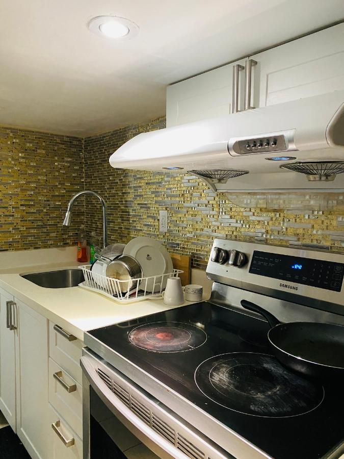 Lovely III 3 Bedrooms Apartment Space Share East York A Room Toronto Buitenkant foto