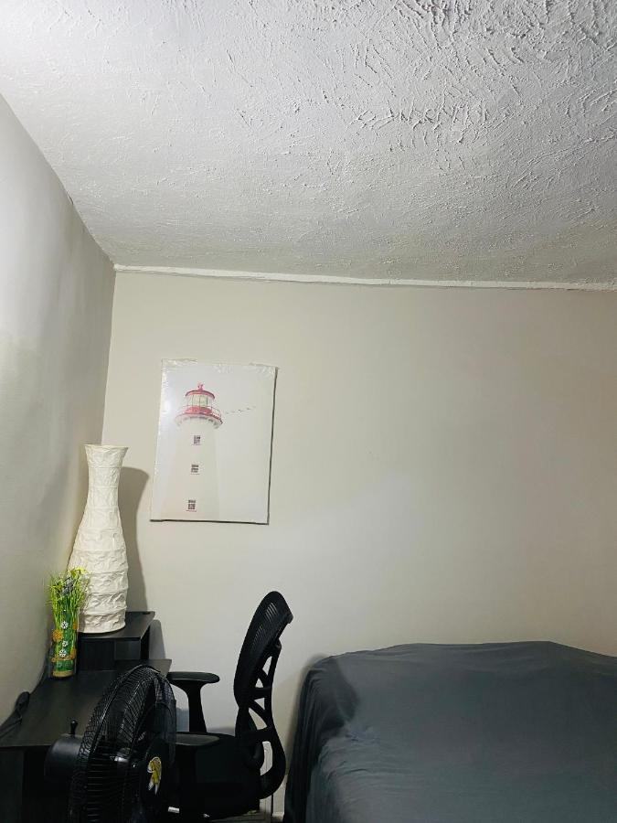 Lovely III 3 Bedrooms Apartment Space Share East York A Room Toronto Buitenkant foto