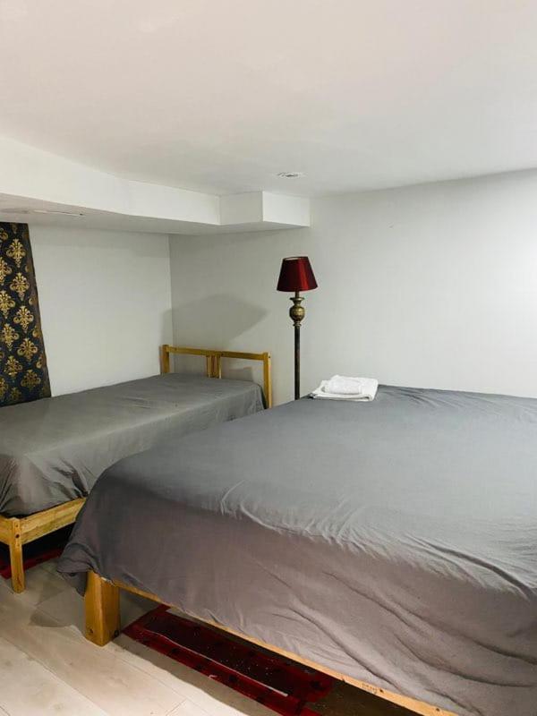 Lovely III 3 Bedrooms Apartment Space Share East York A Room Toronto Buitenkant foto