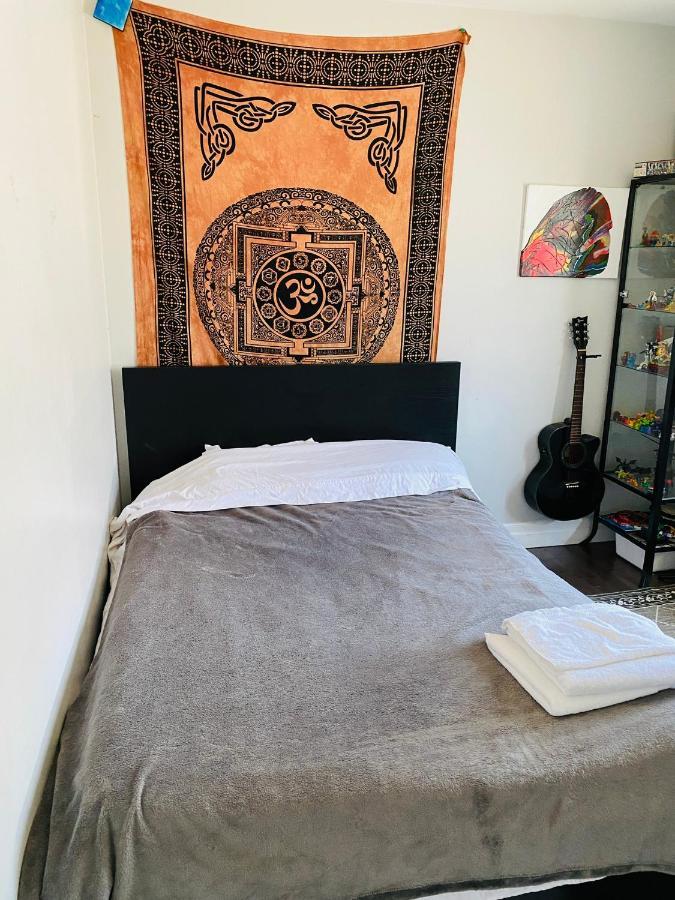 Lovely III 3 Bedrooms Apartment Space Share East York A Room Toronto Buitenkant foto