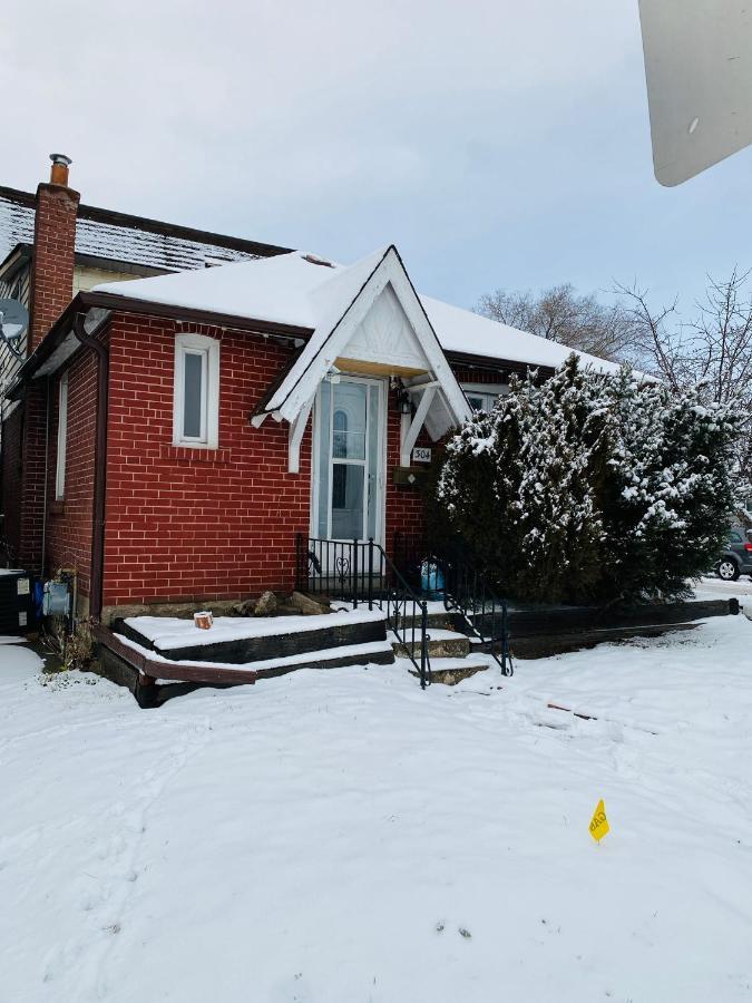 Lovely III 3 Bedrooms Apartment Space Share East York A Room Toronto Buitenkant foto