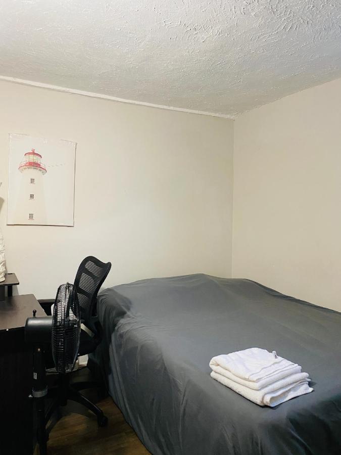 Lovely III 3 Bedrooms Apartment Space Share East York A Room Toronto Buitenkant foto